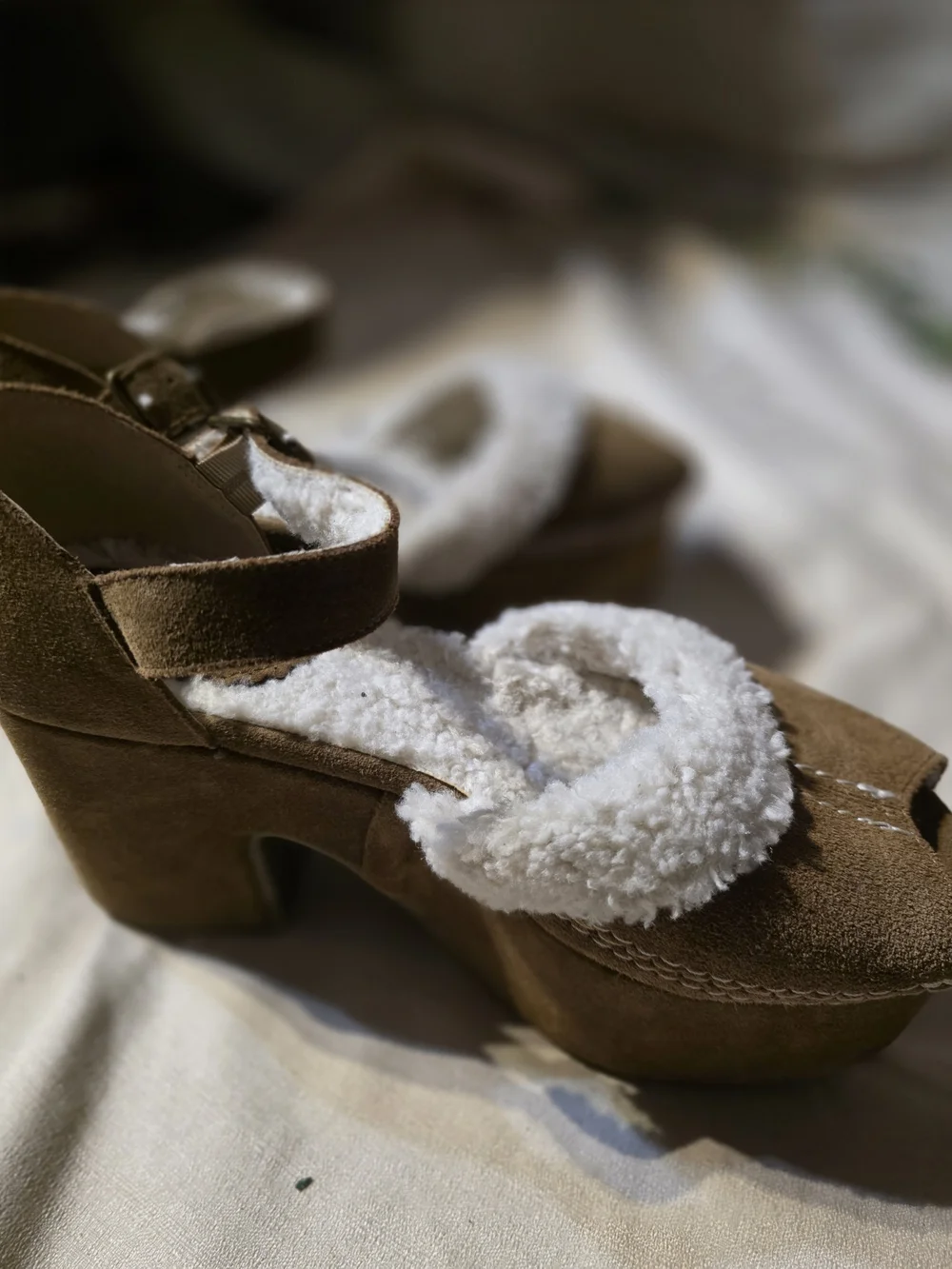 Joyfolie Brea Heel Leather Sherpa Platform Clog Sandals Size 8.5